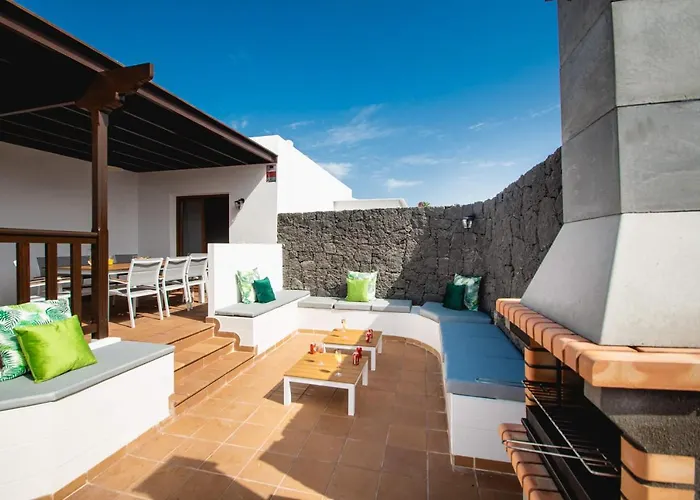 Stylish 6 Bedroom Princesa - Hot Tub - Heated Pool - Near & Waterparks Villa