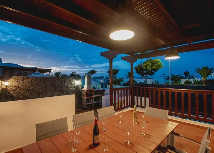 Stylish 6 Bedroom Princesa - Hot Tub - Heated Pool - Near & Waterparks Villa