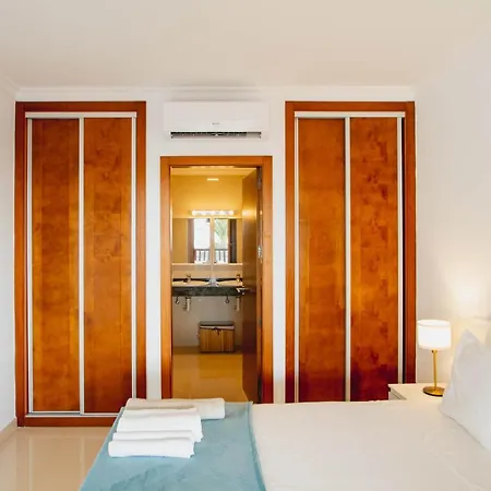 Stylish 6 Bedroom Princesa - Heated Pool - Near & Waterparks *