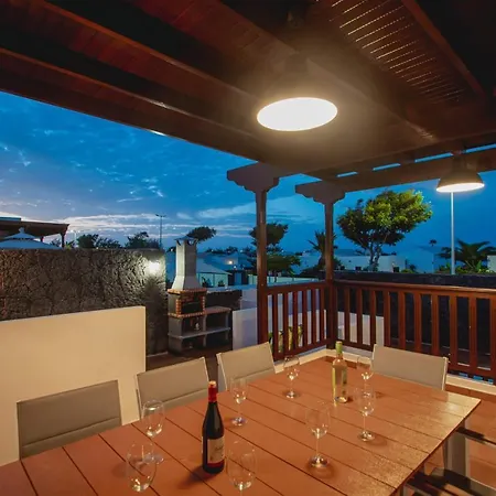 Stylish 6 Bedroom Princesa - Hot Tub - Heated Pool - Near & Waterparks Villa