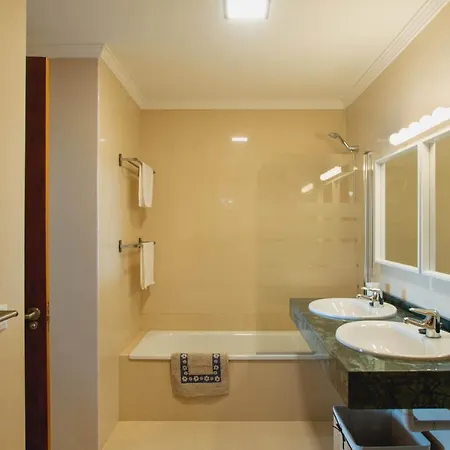 Stylish 6 Bedroom Princesa - Heated Pool - Near & Waterparks *