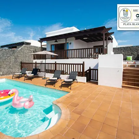 Villa Stylish 6 Bedroom Princesa - Heated Pool - Near & Waterparks *
