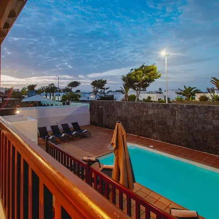 Stylish 6 Bedroom Princesa - Hot Tub - Heated Pool - Near & Waterparks 빌라 플라야블랑카