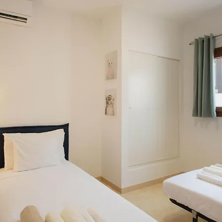 Stylish 6 Bedroom Princesa - Hot Tub - Heated Pool - Near & Waterparks * Playa Blanca (Lanzarote)