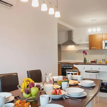 Stylish 6 Bedroom Princesa - Hot Tub - Heated Pool - Near & Waterparks 빌라 플라야블랑카