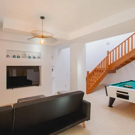 Stylish 6 Bedroom Princesa - Hot Tub - Heated Pool - Near & Waterparks * 플라야블랑카