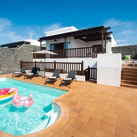 Stylish 6 Bedroom Princesa - Hot Tub - Heated Pool - Near & Waterparks 플라야블랑카