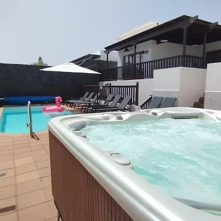 빌라 Stylish 6 Bedroom Princesa - Hot Tub - Heated Pool - Near & Waterparks *
