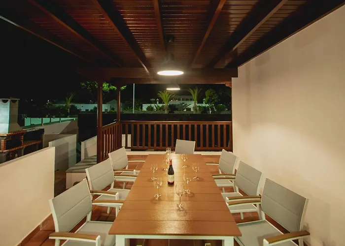 Stylish 6 Bedroom Princesa - Hot Tub - Heated Pool - Near & Waterparks Villa *